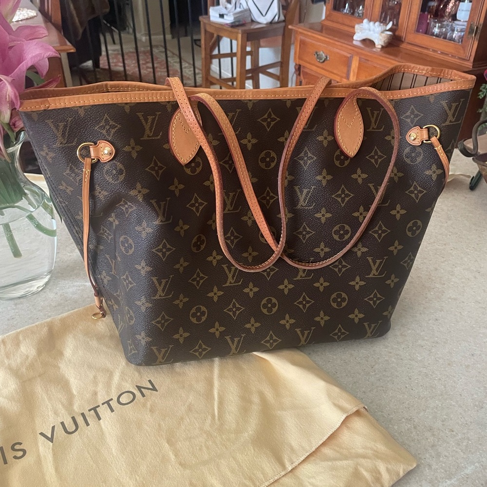 Louis Vuitton Neverfull MM tote